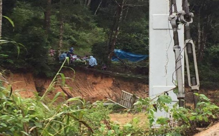 Du khach bi nuoc cuon o Lam Dong anh 1