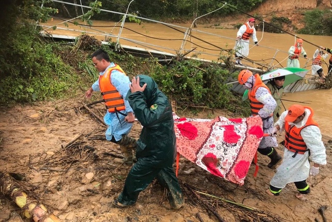 Tim thay thi the du khach thu 2 bi lu cuon o Lam Dong hinh anh