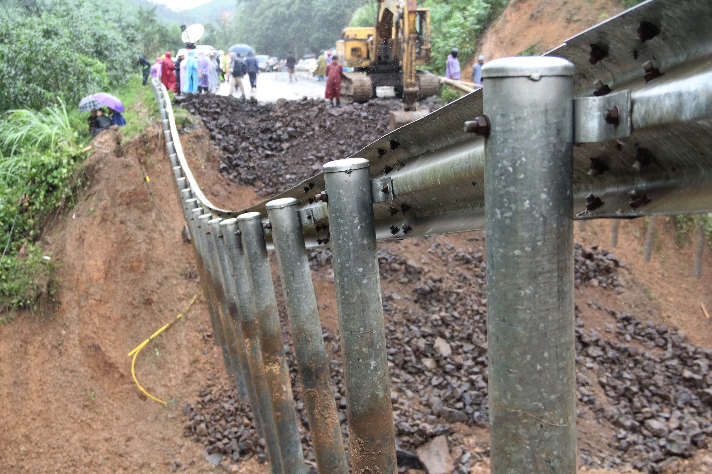 Giao thong quoc lo 26 te liet. anh 2