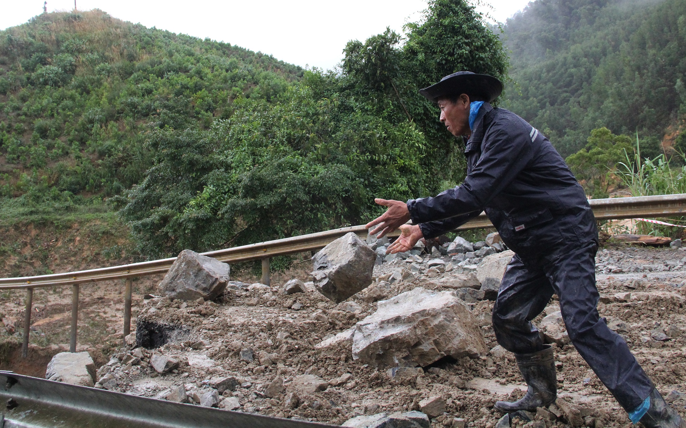 Giao thong quoc lo 26 te liet. anh 6