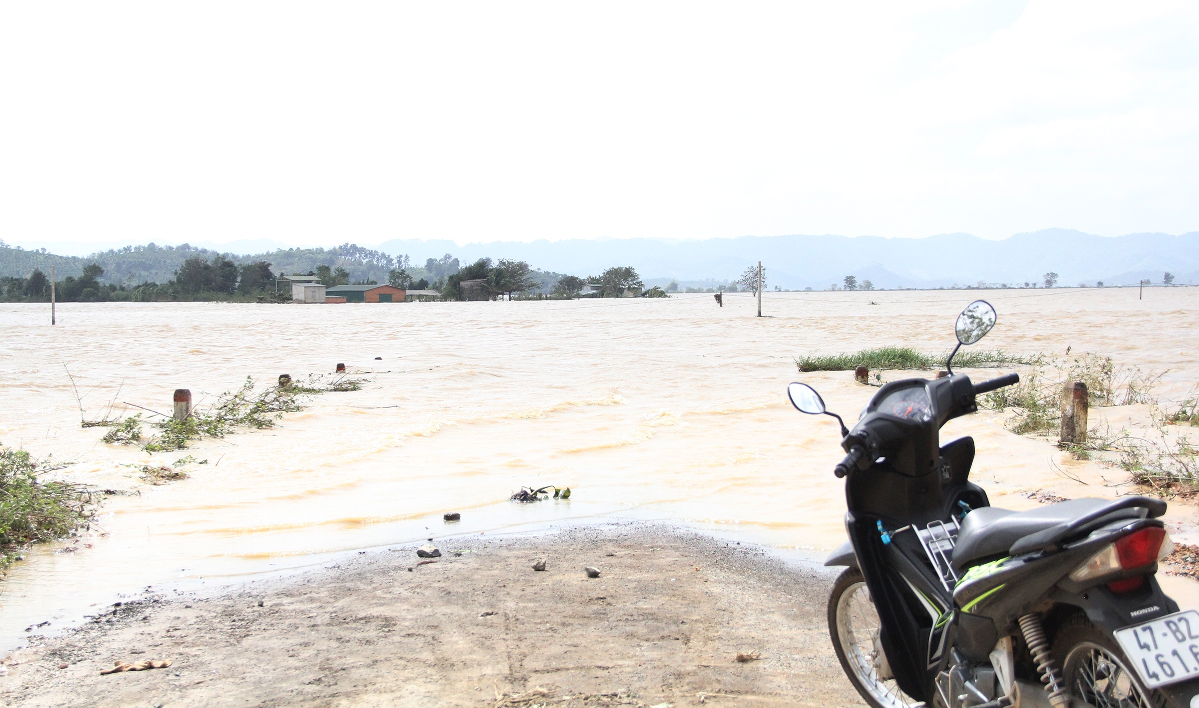 Nha o Dak Lak bi ngap anh 8