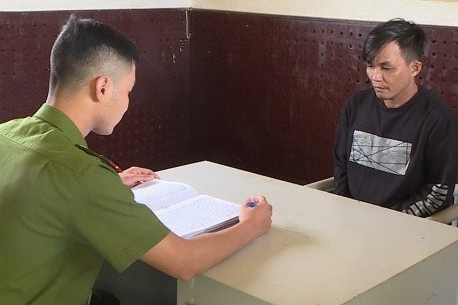 Nhieu phu nu bi lua khi nhan qua tu ban trai quen qua mang hinh anh