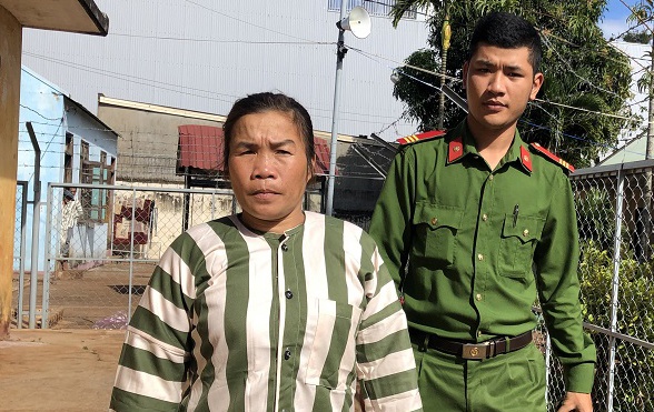 Bat ke chuyen trom tien cua nguoi gia hinh anh