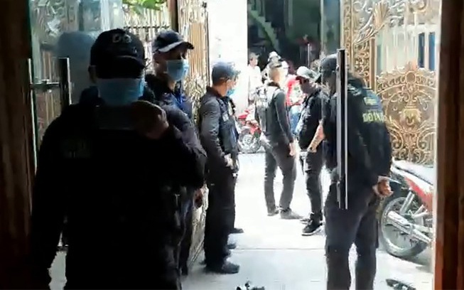 Nhóm đòi nợ xông vào nhà ảnh 1 Nhom doi no xong vao nha anh 1