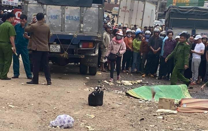 Xe tai gay tai nan lien hoan, 2 co gai tu vong hinh anh