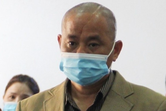 Cuu bi thu xa khai ve viec giet em ho hinh anh