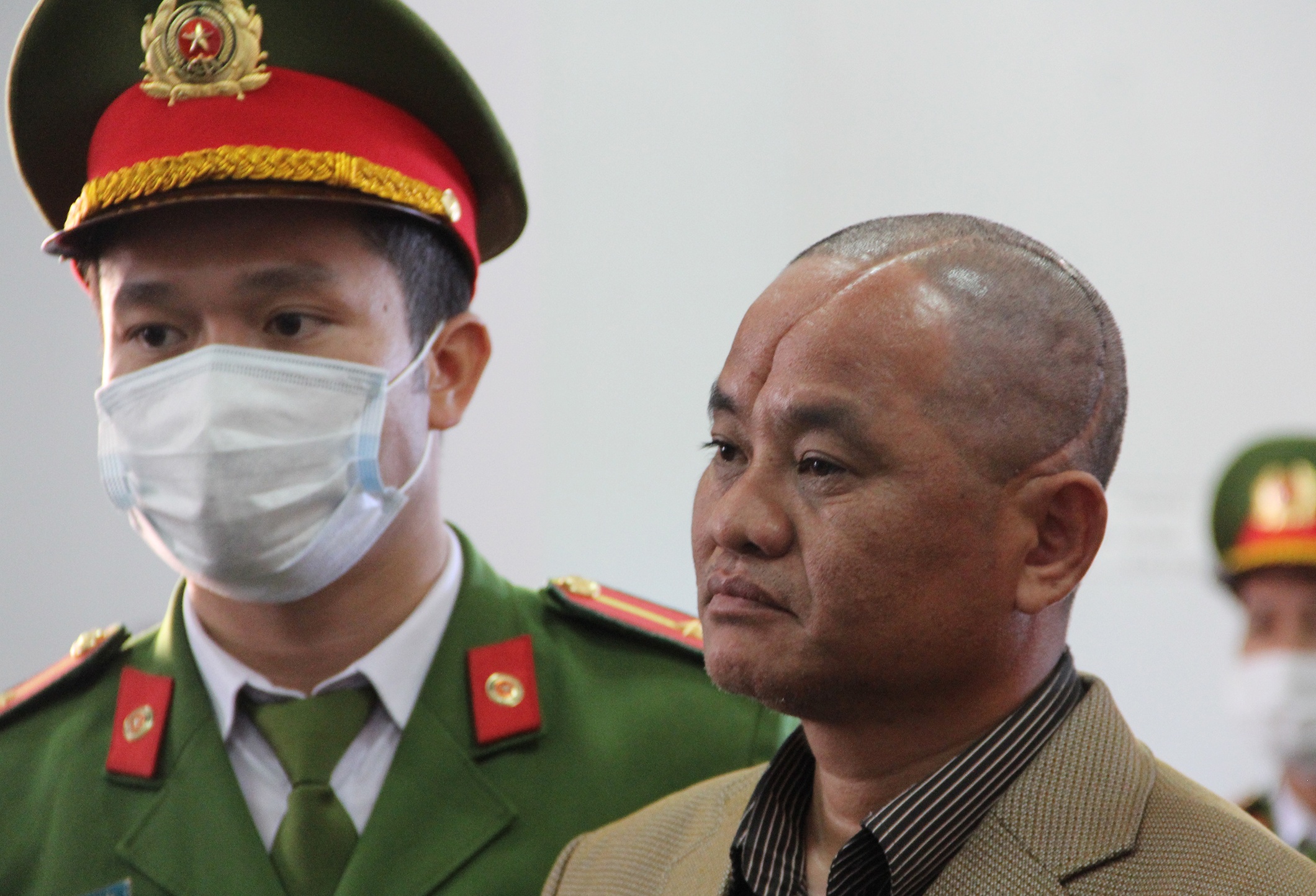 Tu hinh cuu bi thu xa giet em ho hinh anh