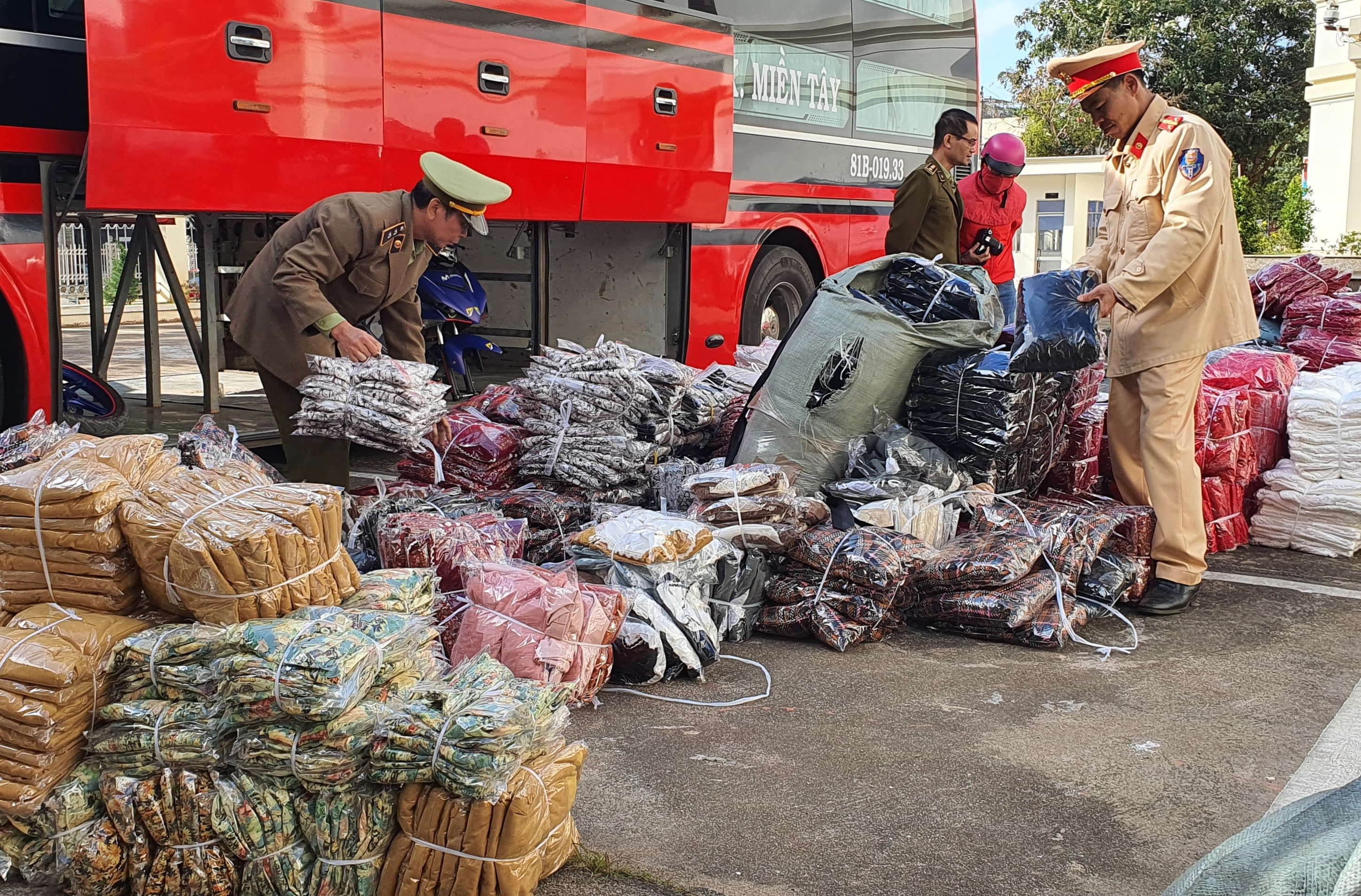 Phat hien hon 1.000 vay nu khong co nguon goc hinh anh