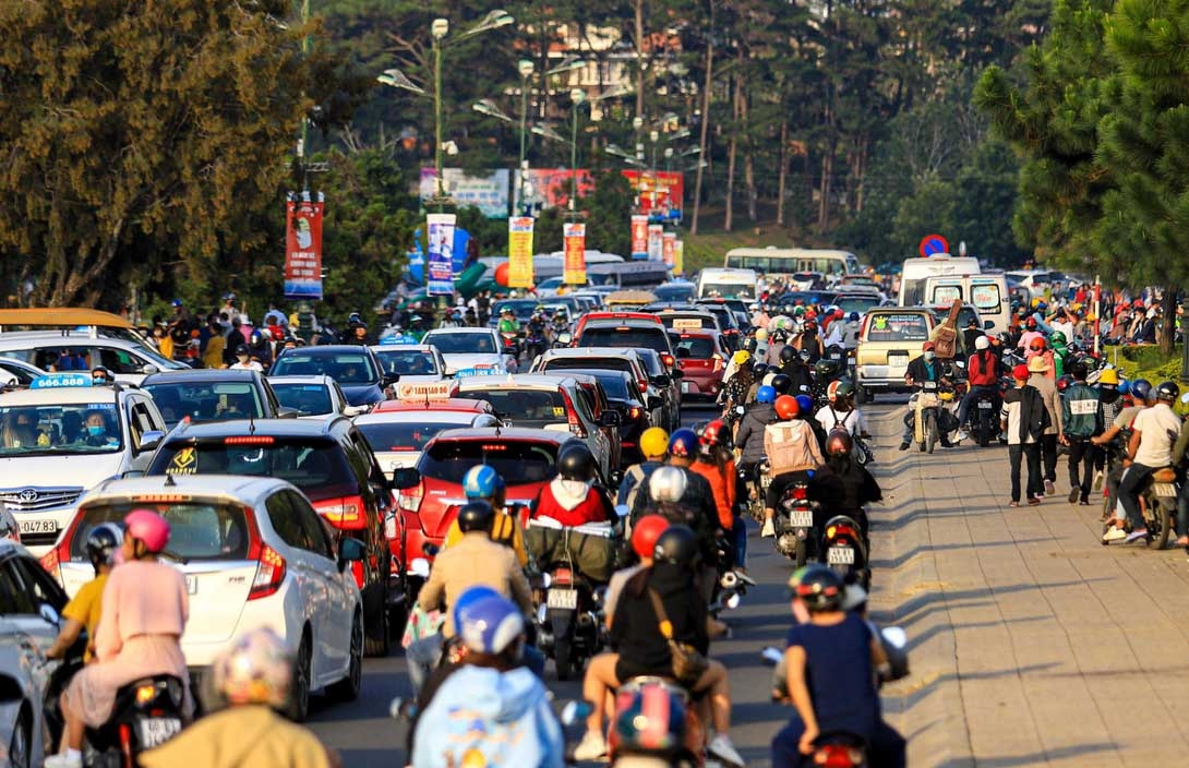 Thuong 1 ty dong cho y tuong chong ket xe o Da Lat hinh anh