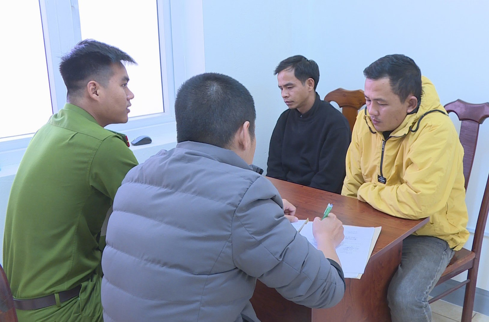 Tam giu nhom cho vay nang lai 365%/nam hinh anh