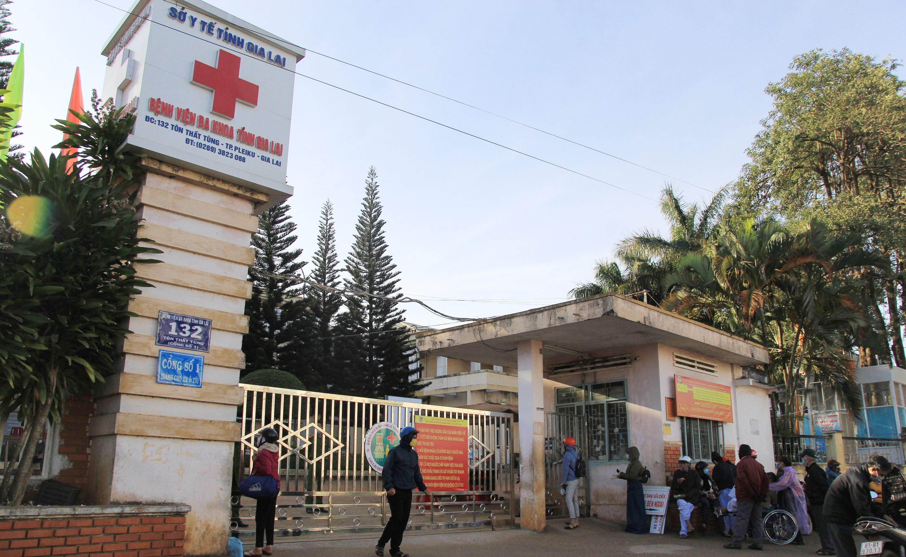 Benh vien Gia Lai mo cua sau 2 ngay bi phong toa hinh anh