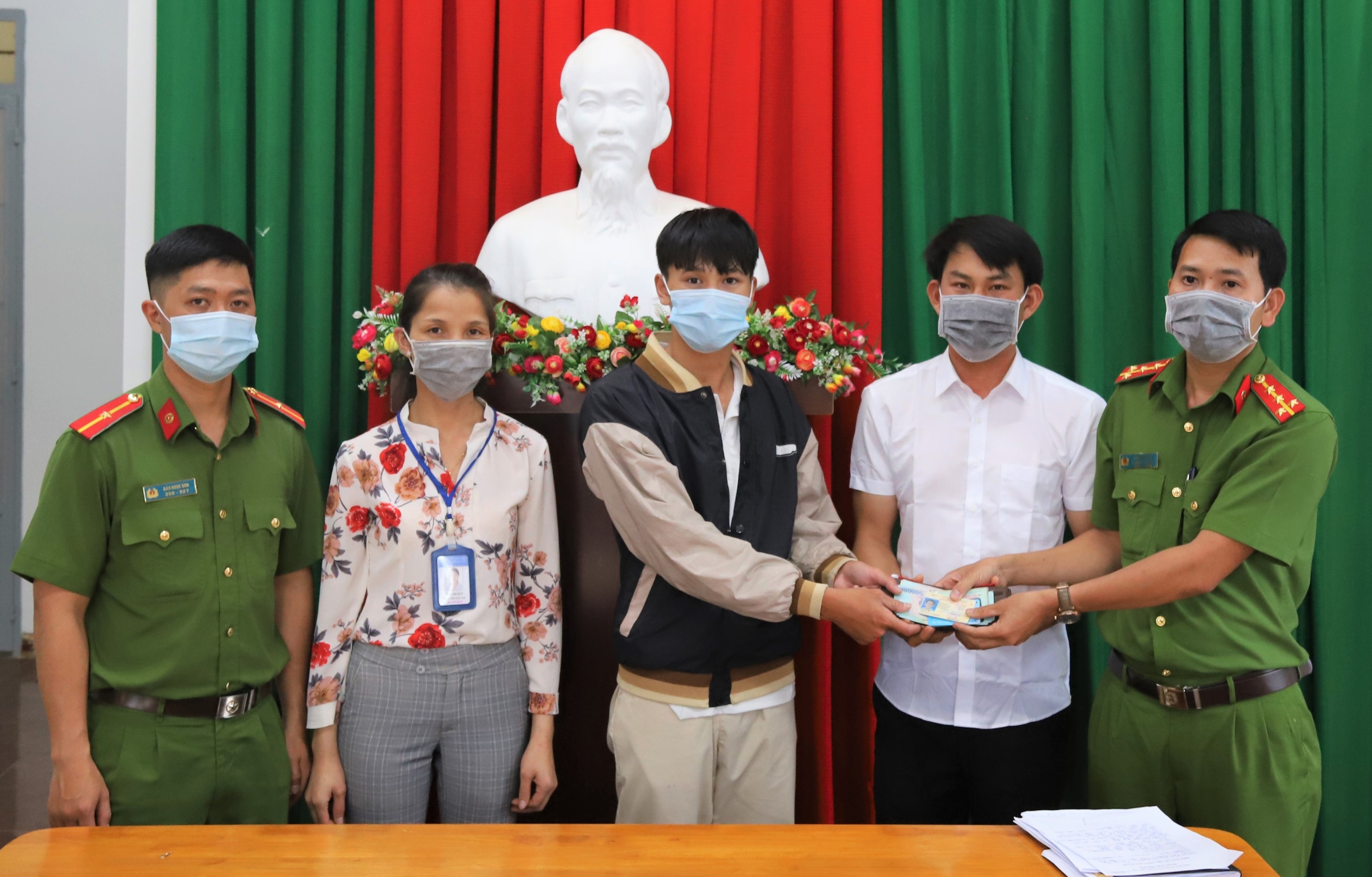 Nam sinh tra lai gan 16 trieu dong cho nguoi danh roi hinh anh