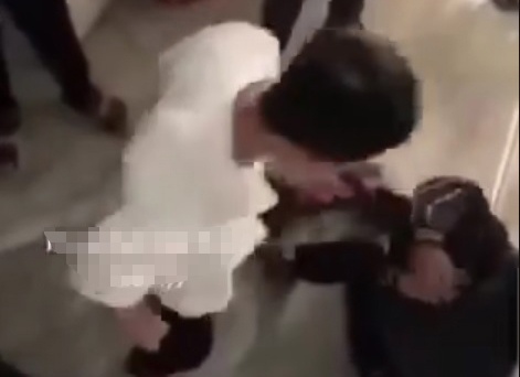 Hoc sinh bi danh hoi dong anh 1