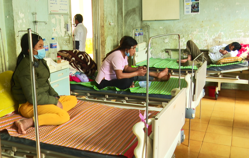 Chet sau khi an tiec o lang anh 1