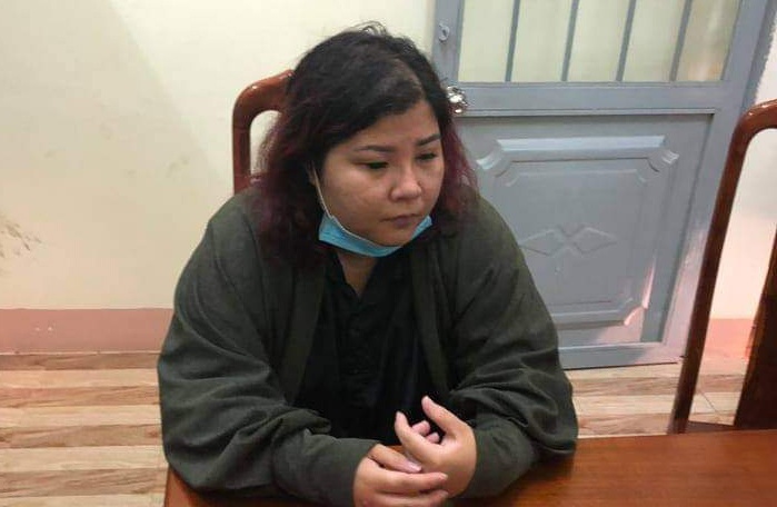 Co gai bat coc tre em anh 1