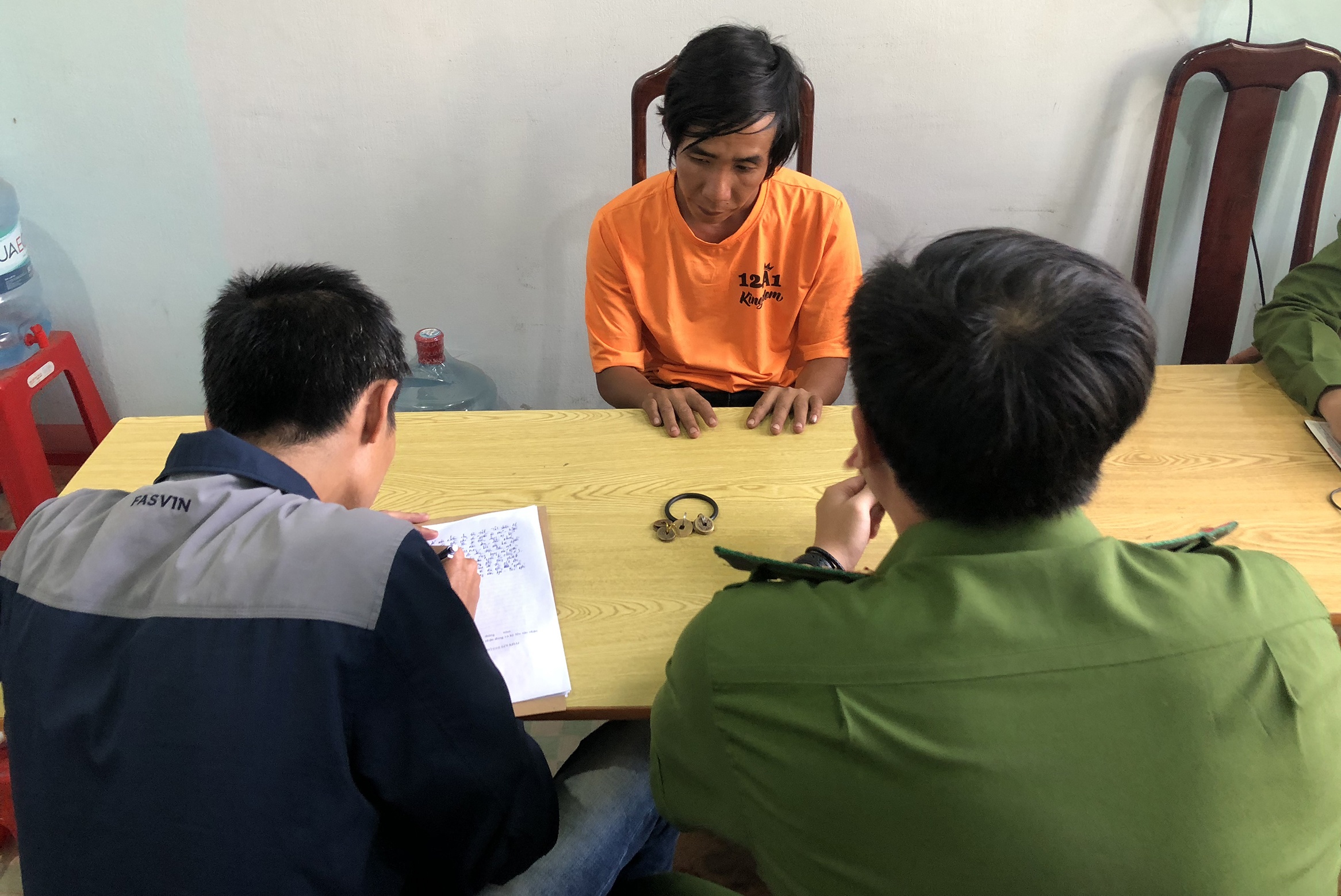 Thanh nien giet ban nhau anh 1