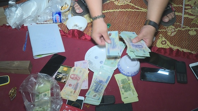 Công an bắt đánh bạc ảnh 2 Cong an bat danh bac anh 2