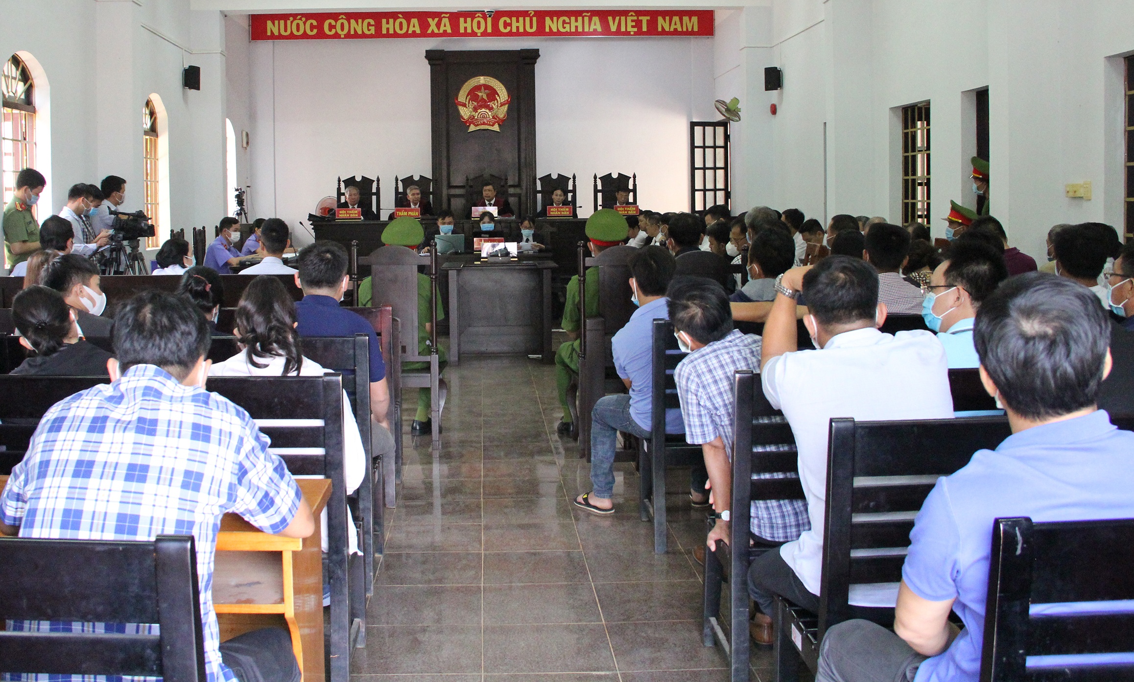 Đường dây sản xuất xăng giả ảnh 1 Duong day san xuat xang gia anh 1