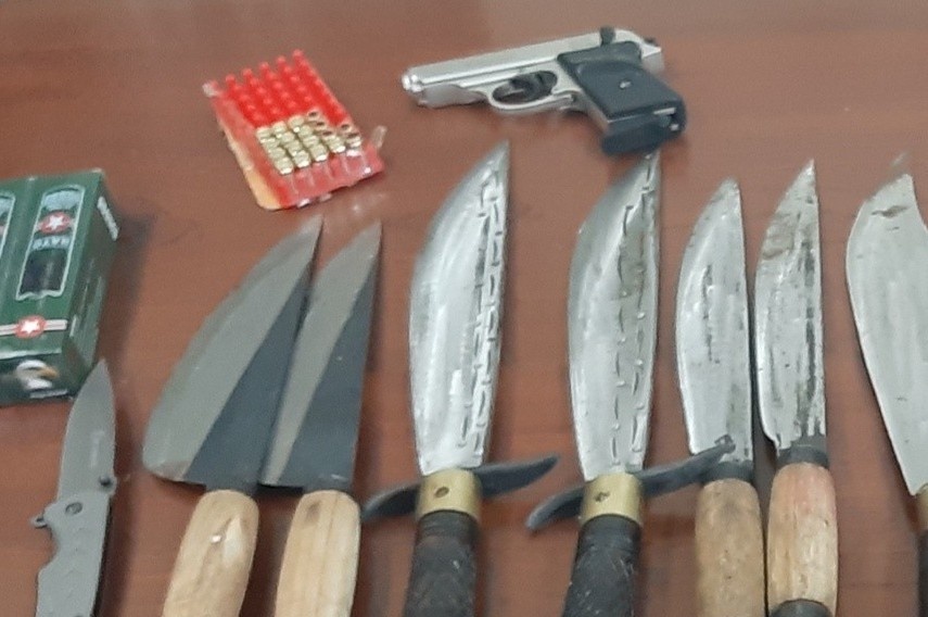 Nhom thanh nien tang tru sung ngan, ma tau hinh anh