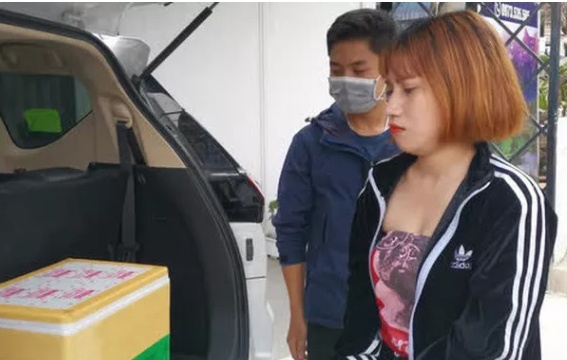 Tron mua tuy voi tra sua anh 1