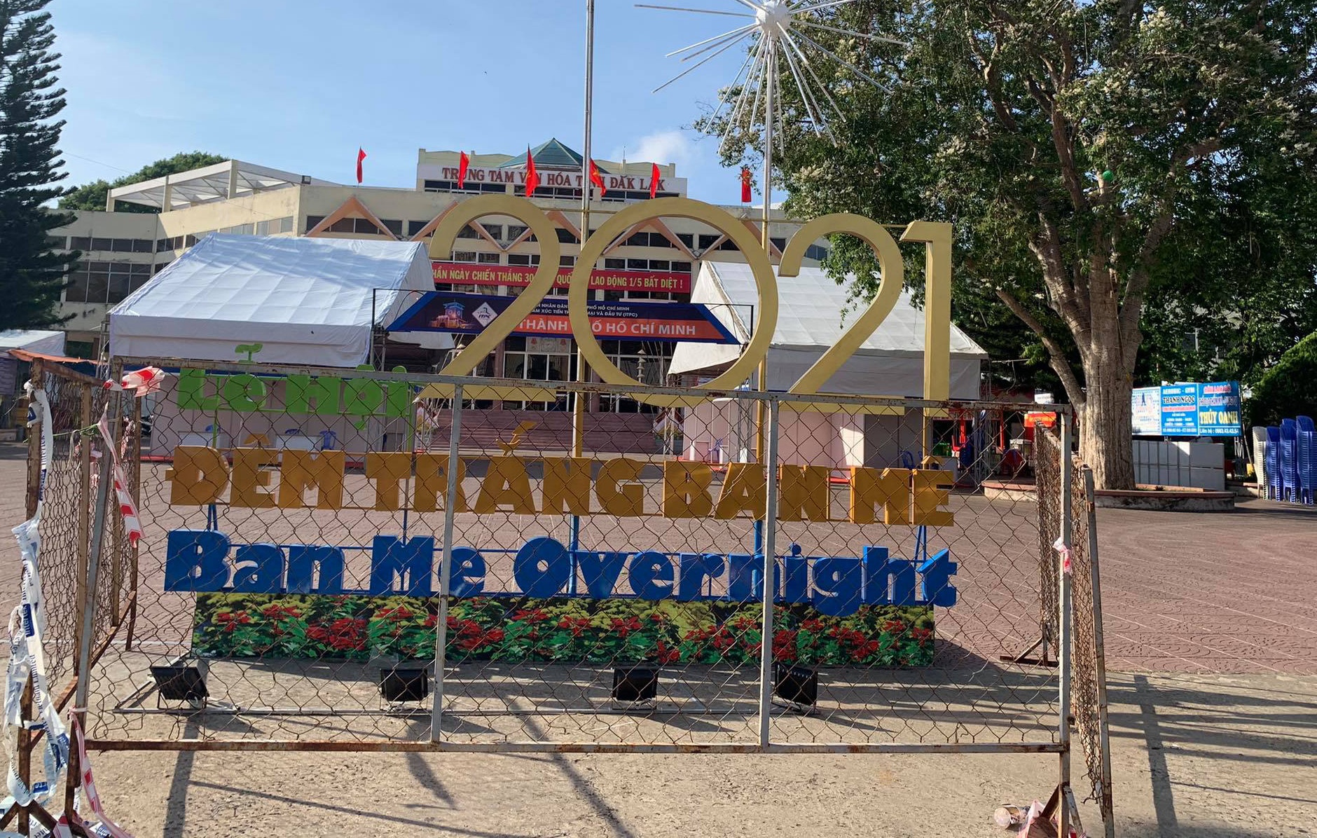 Dak Lak dung le hoi Dem trang Ban Me hinh anh