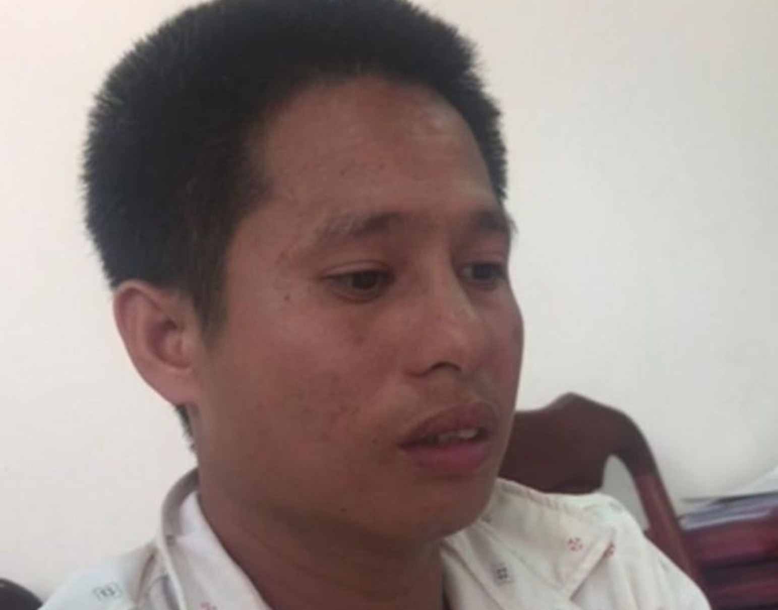 Khoi to thanh nien xuc pham Quoc ky hinh anh