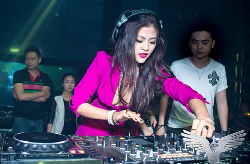 Dak Lak dong cua quan bar, karaoke hinh anh