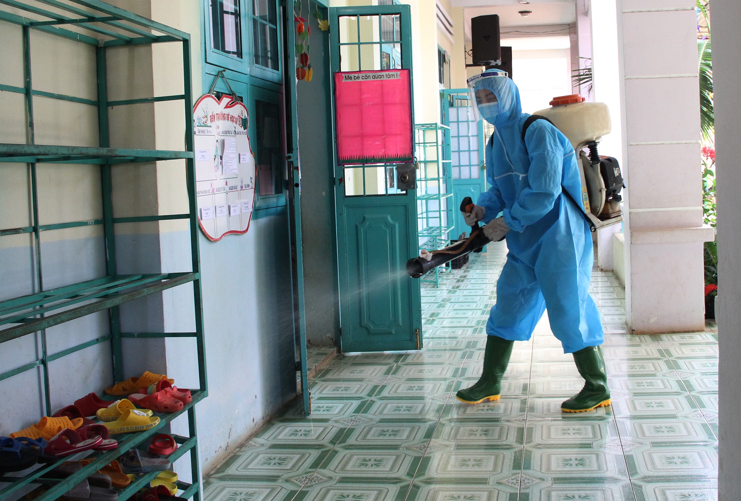 Tre mam non o Dak Lak la F1, ca truong cach ly tai nha hinh anh