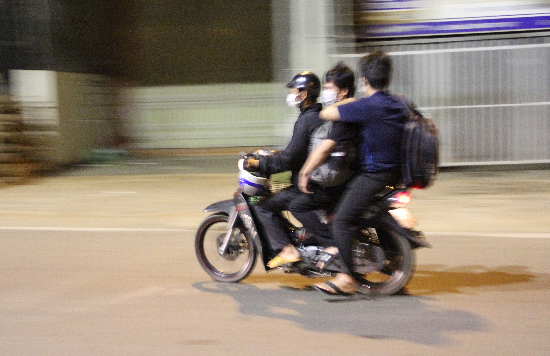 Dan ve que tranh dich anh 4