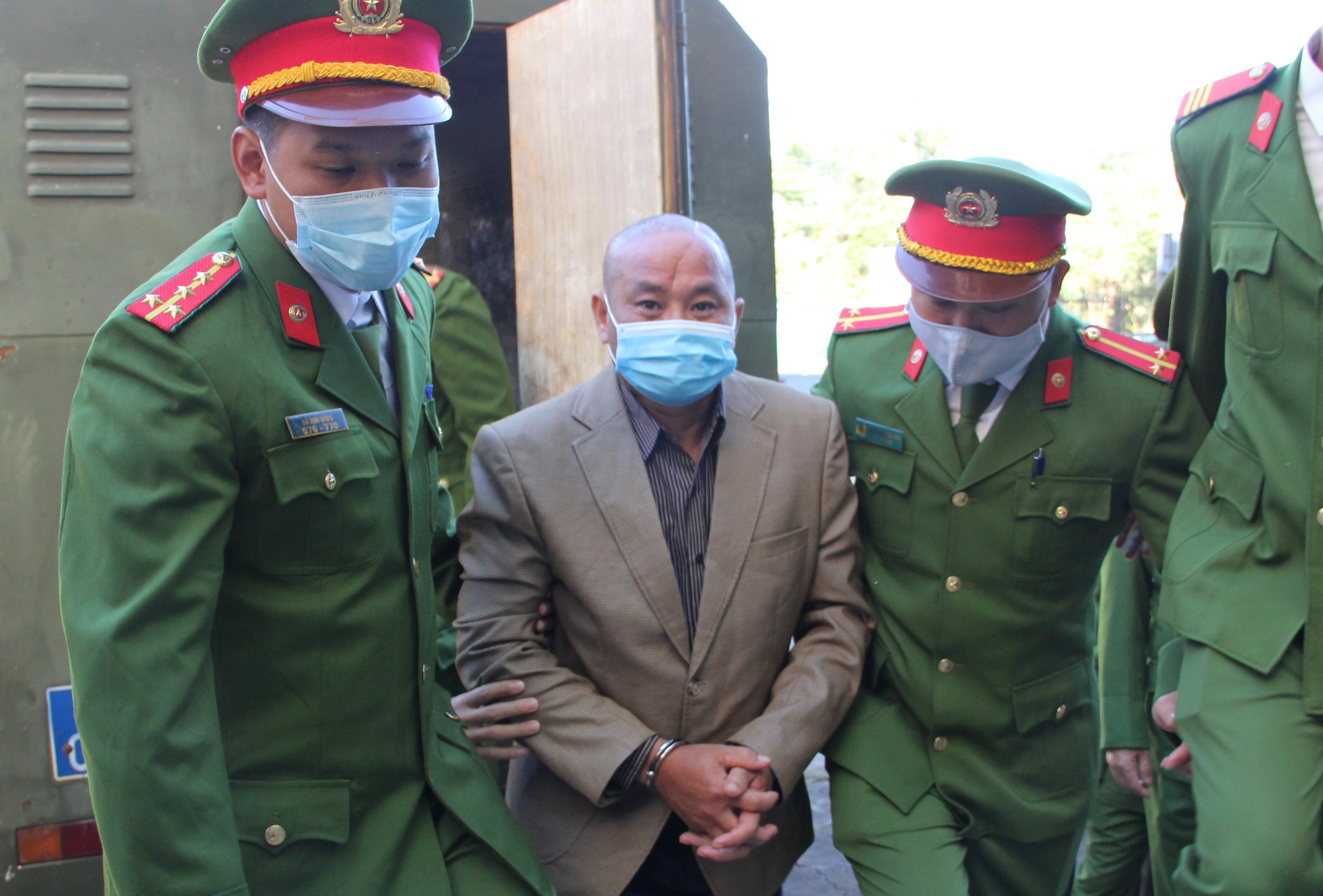 Xet xu phuc tham vu cuu bi thu xa giet em ho hinh anh