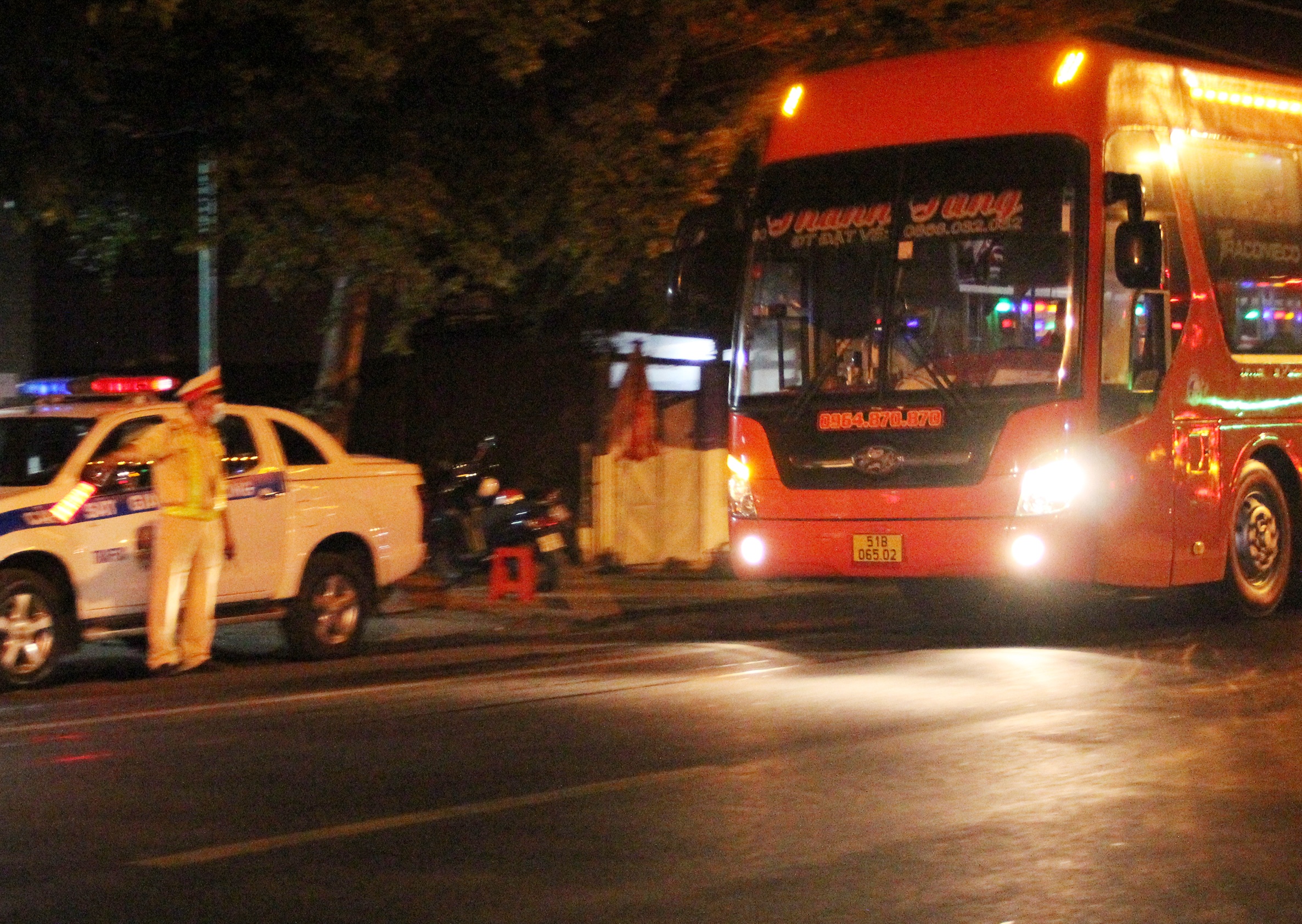 CSGT Dak Lak trang dem kiem soat nguoi ve tu TP.HCM hinh anh