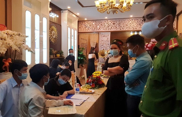 Khai truong tham my vien giua mua dich anh 2