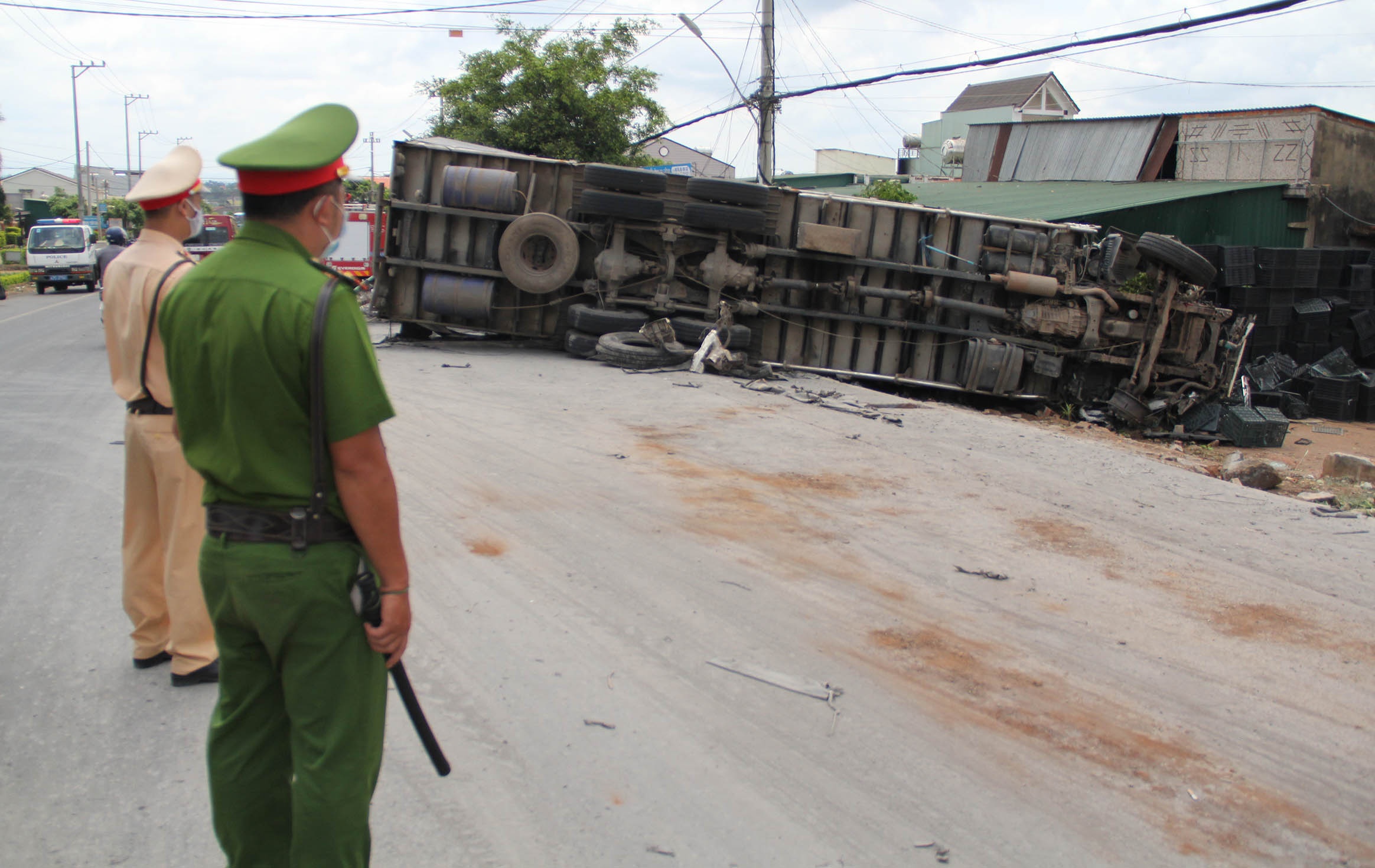 xe tai gay tai nan lien hoan anh 10