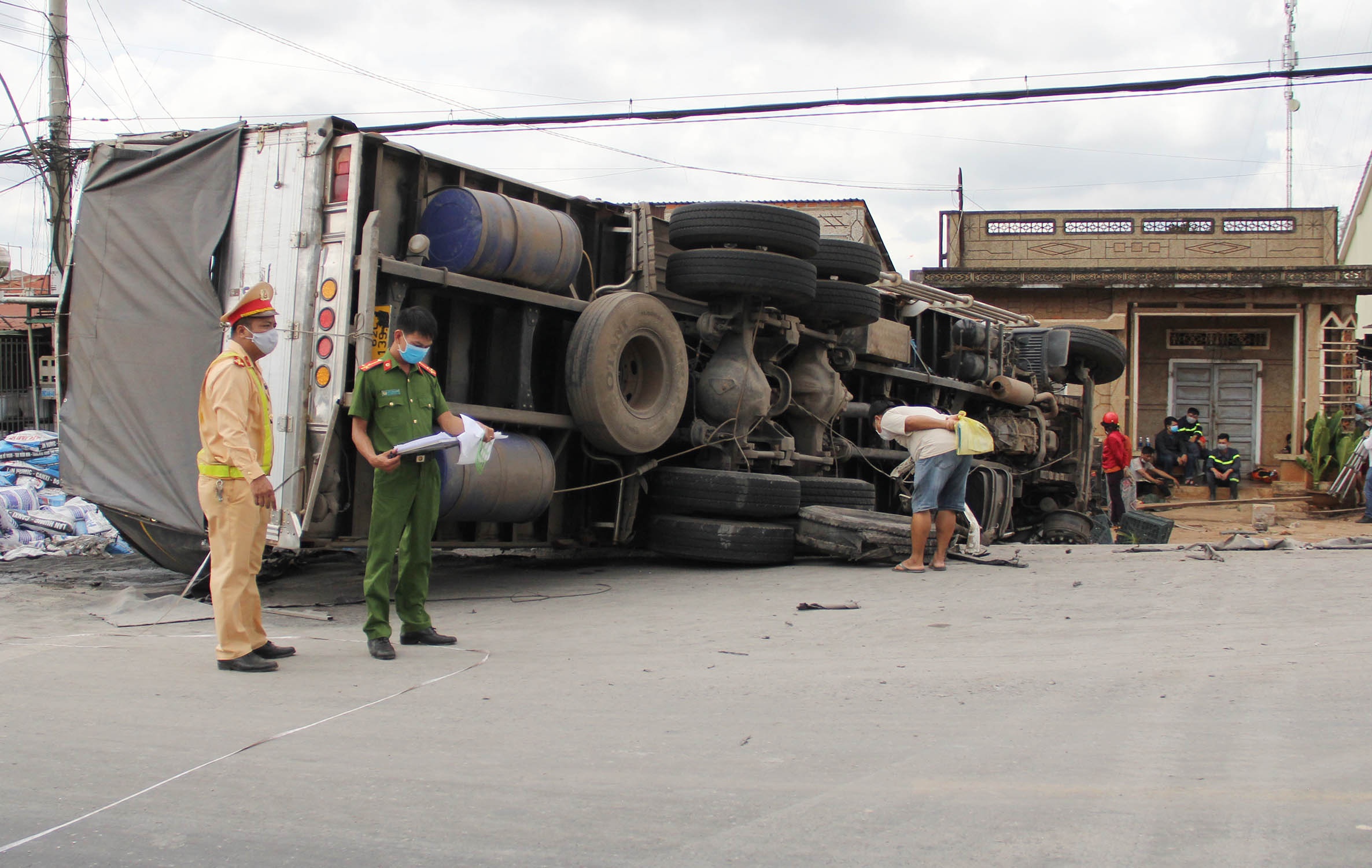 Xe tai mat thang gay tai nan lien hoan anh 1