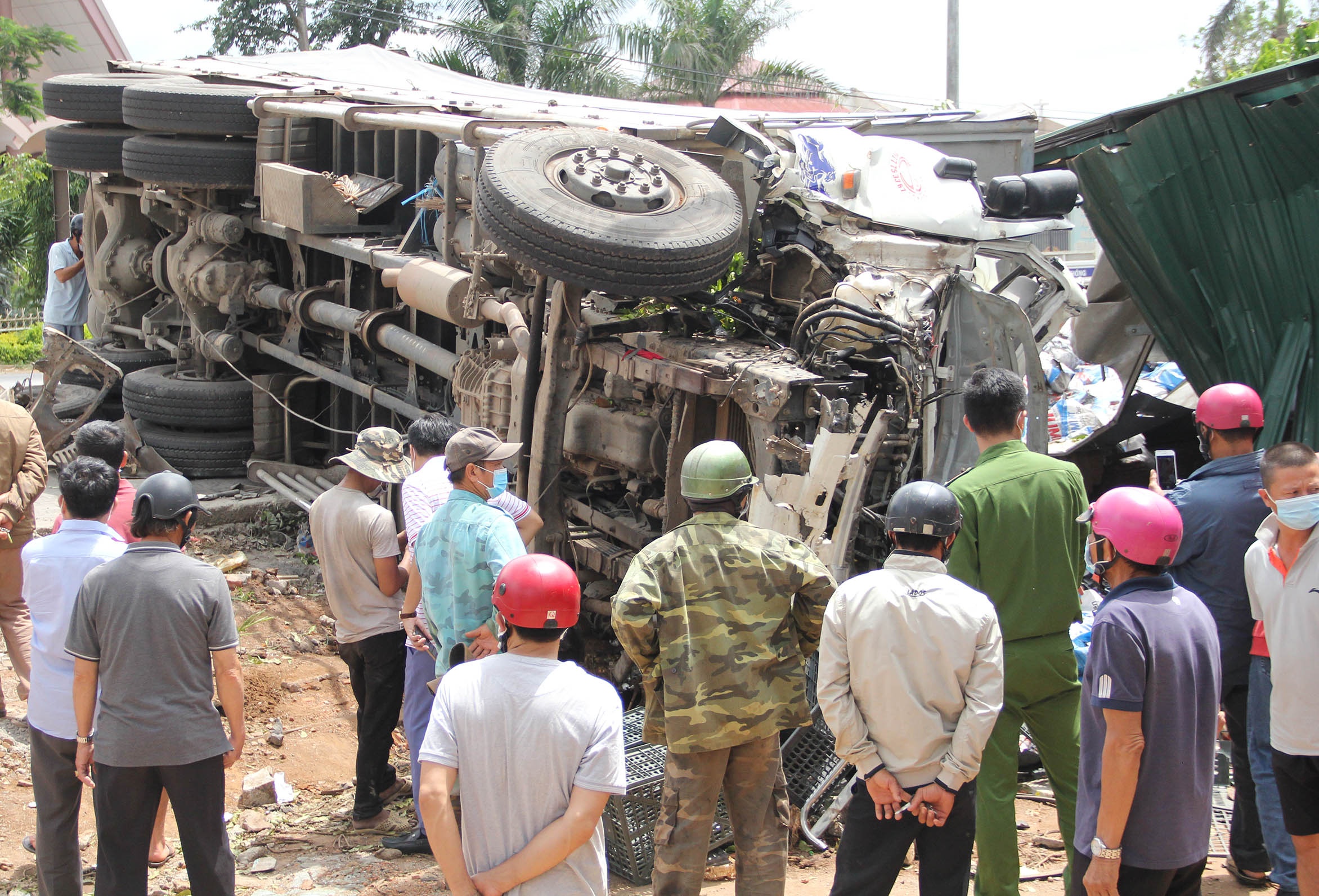 xe tai gay tai nan lien hoan anh 3