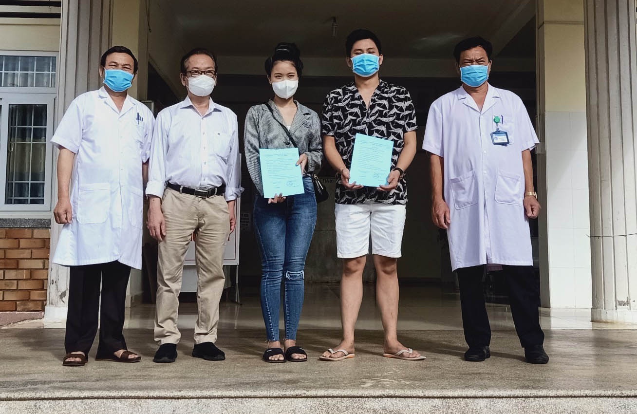 Hai benh nhan Covid-19 o Dak Lak xuat vien hinh anh