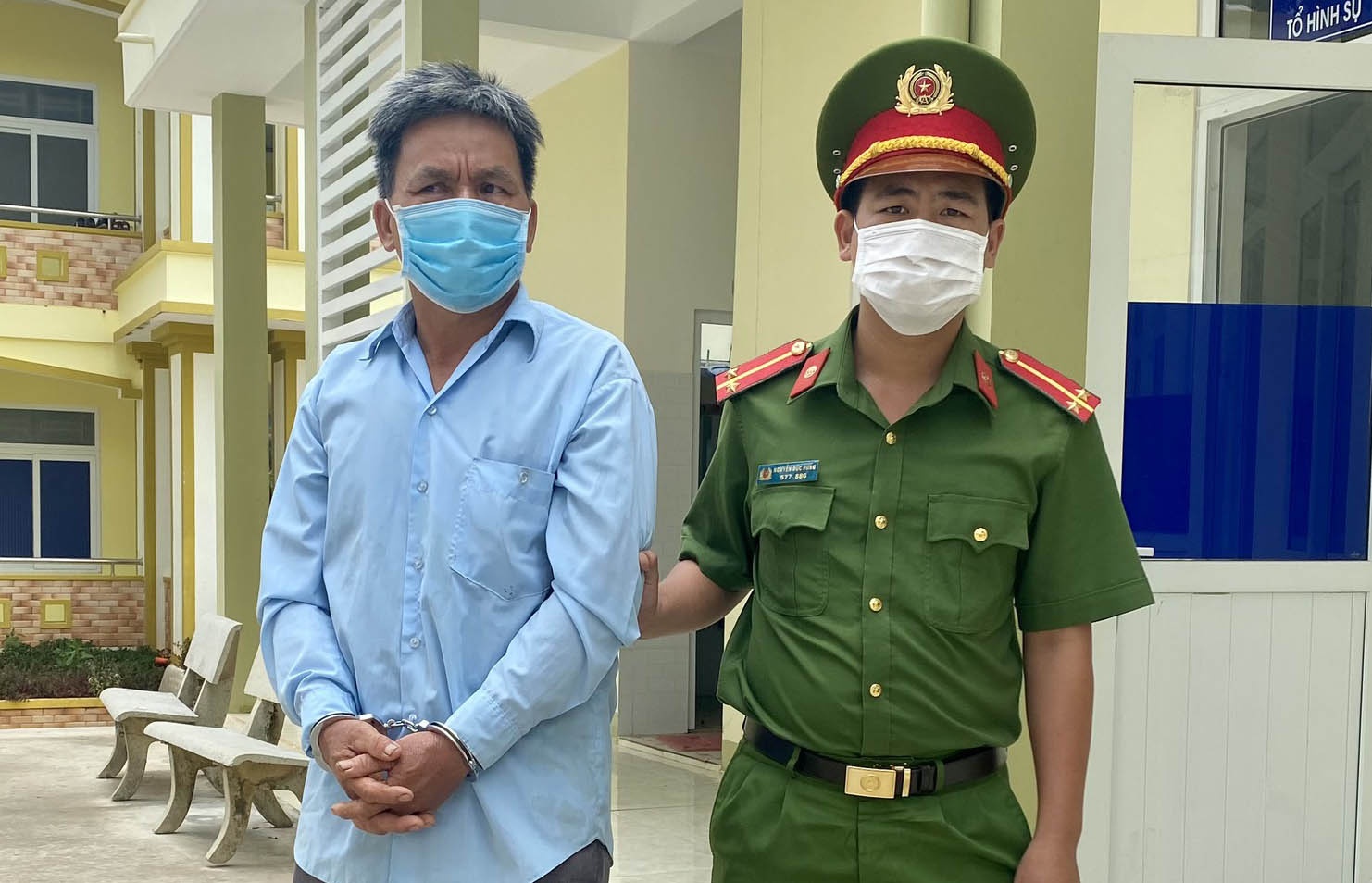 Nguoi dan ong bi bat sau 25 nam tron truy na hinh anh