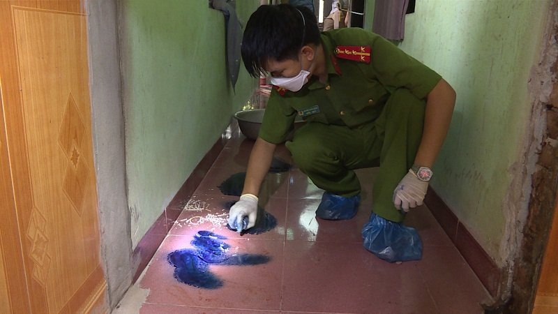 Thi the thieu nu phan huy trong truong hoc hinh anh