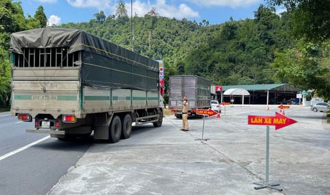 Lam dong dung xe khach den cac tinh anh 1