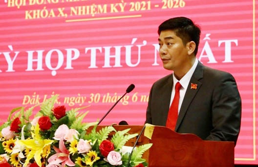 Ong Y Vinh Tor lam Chu tich HDND tinh Dak Lak hinh anh