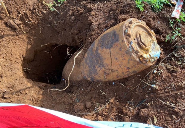 Phat hien qua bom hon 1 m anh 1