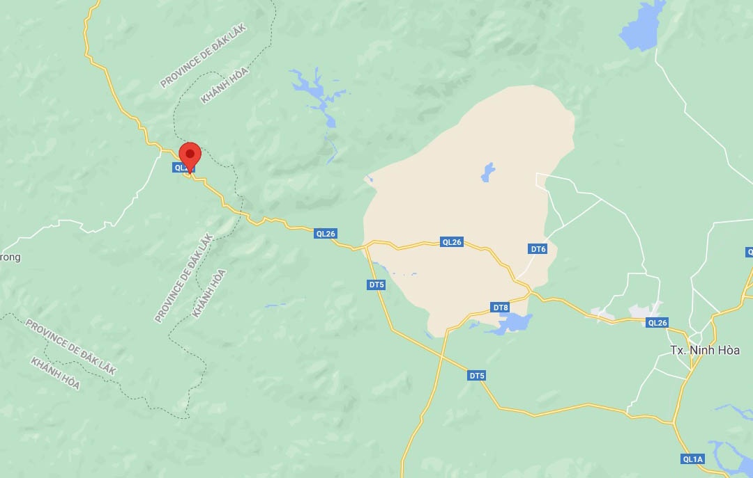 Xe cho tru dien gio bi lat anh 2