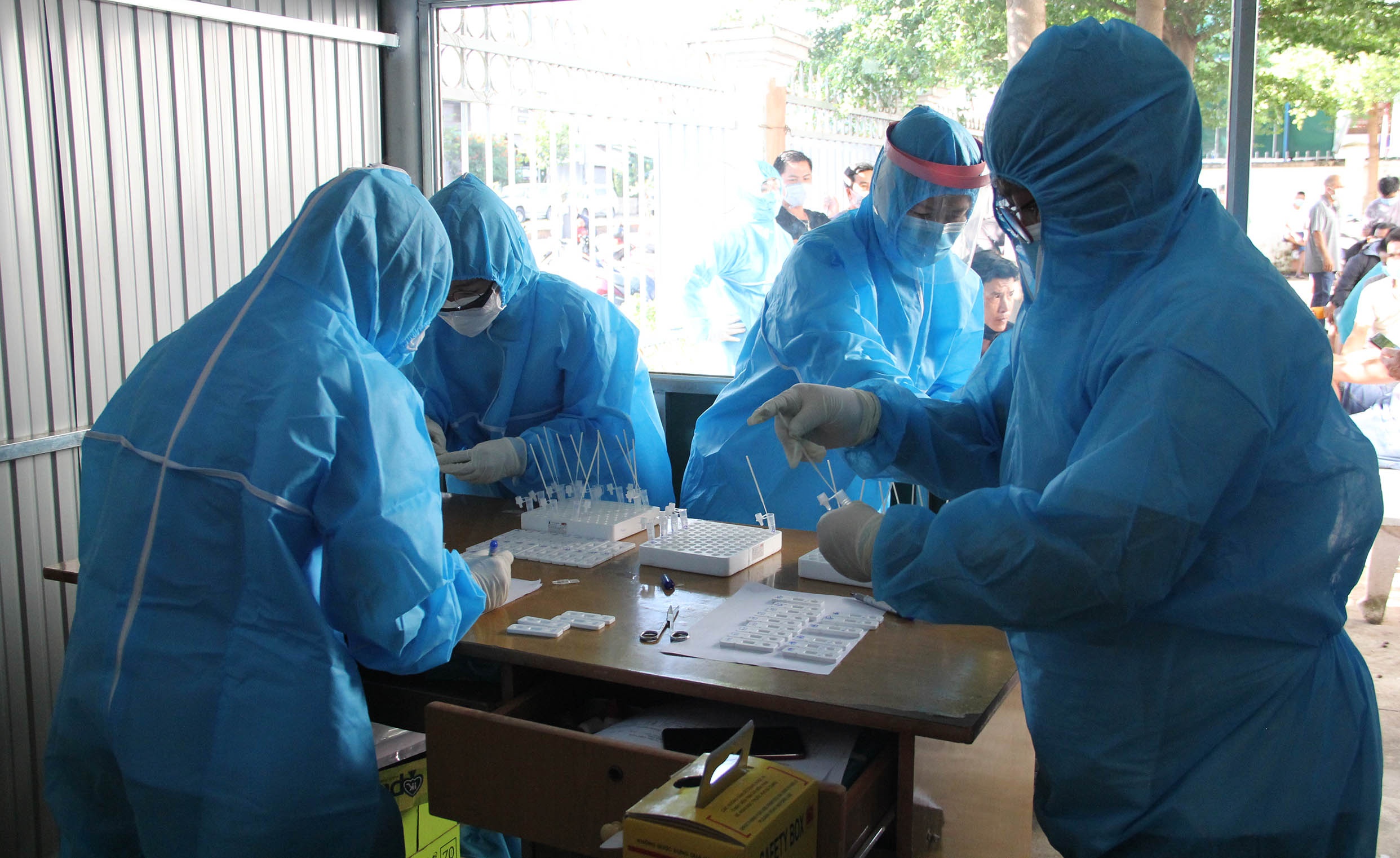 Test nhanh Covid-19 doi voi tai xe anh 10