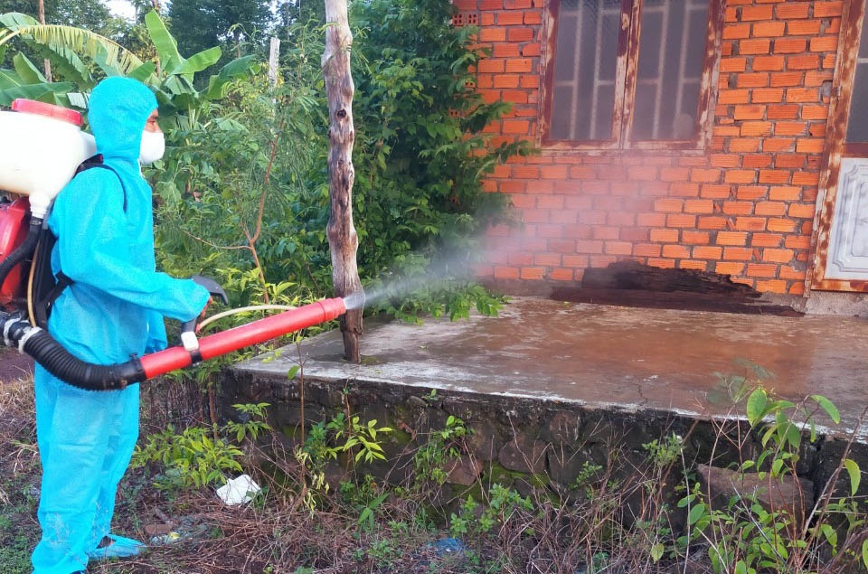 Hai vo chong mac Covid-19 anh 1