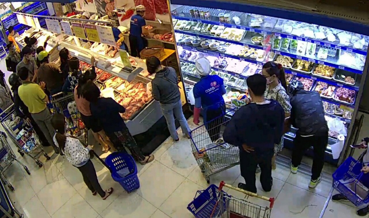 Nguoi dan do xo mua thuc pham anh 2