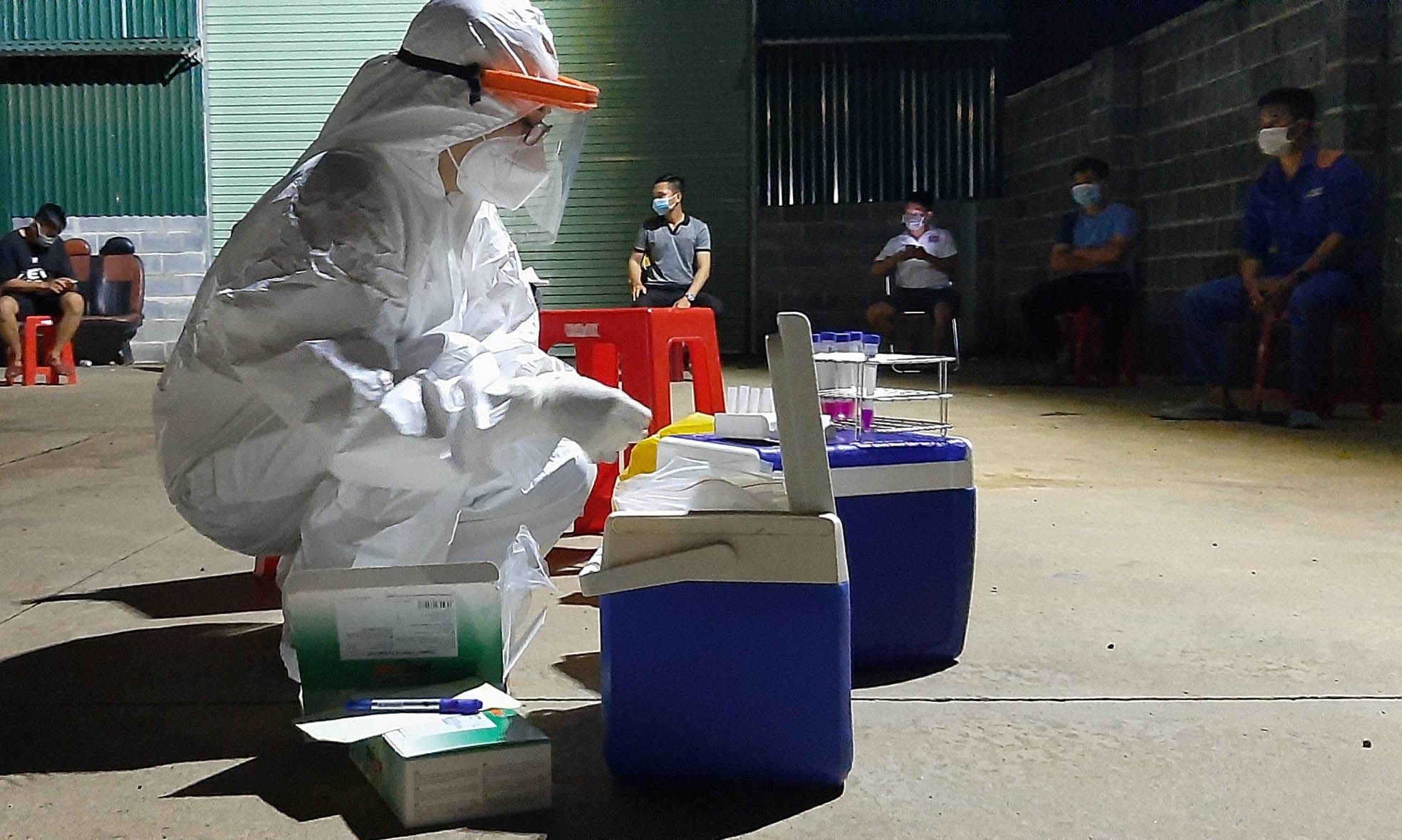 Hang nghin can bo duoc test nhanh anh 1