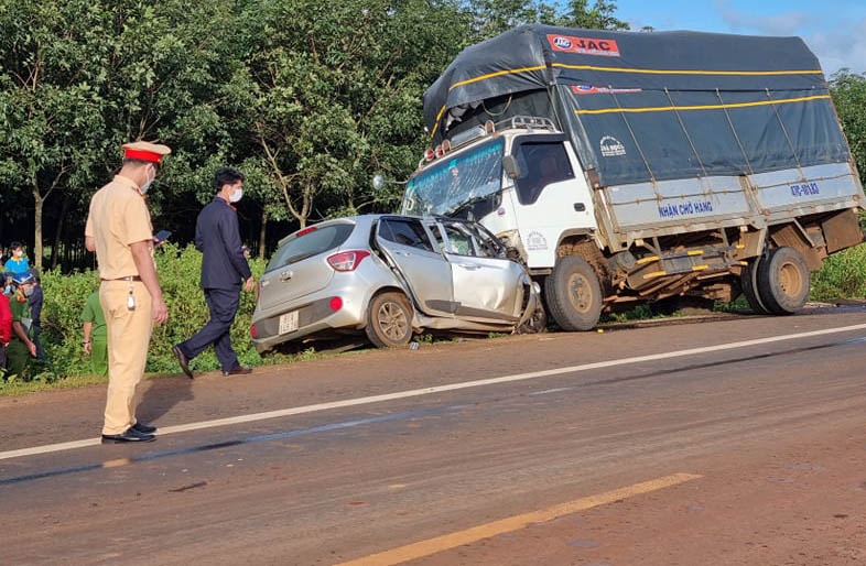 Xe tai doi dau oto anh 1