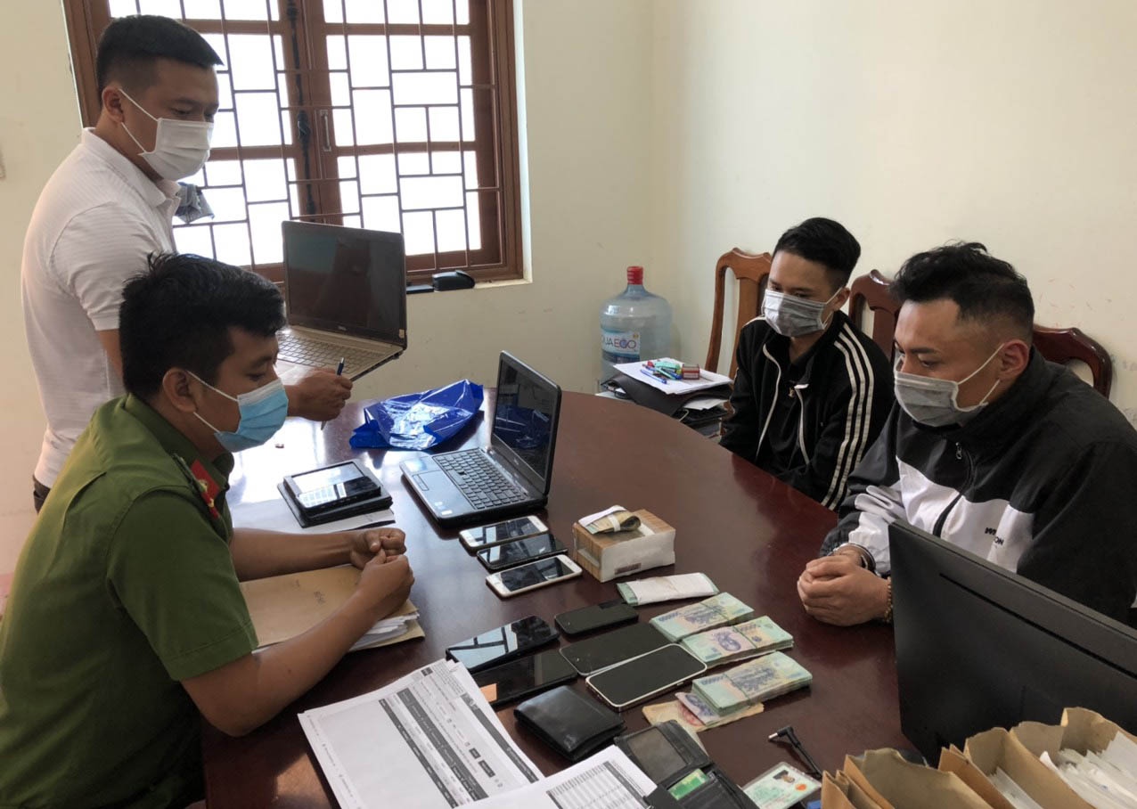 Khoi to 7 nguoi trong duong day ca do 40 ty hinh anh