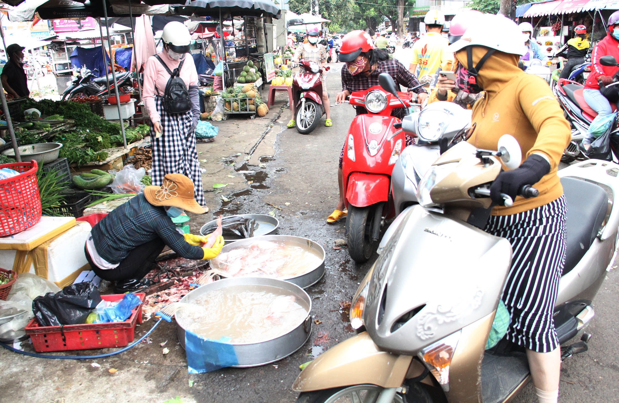 TP Buon Ma Thuot dong cua cho tam anh 1