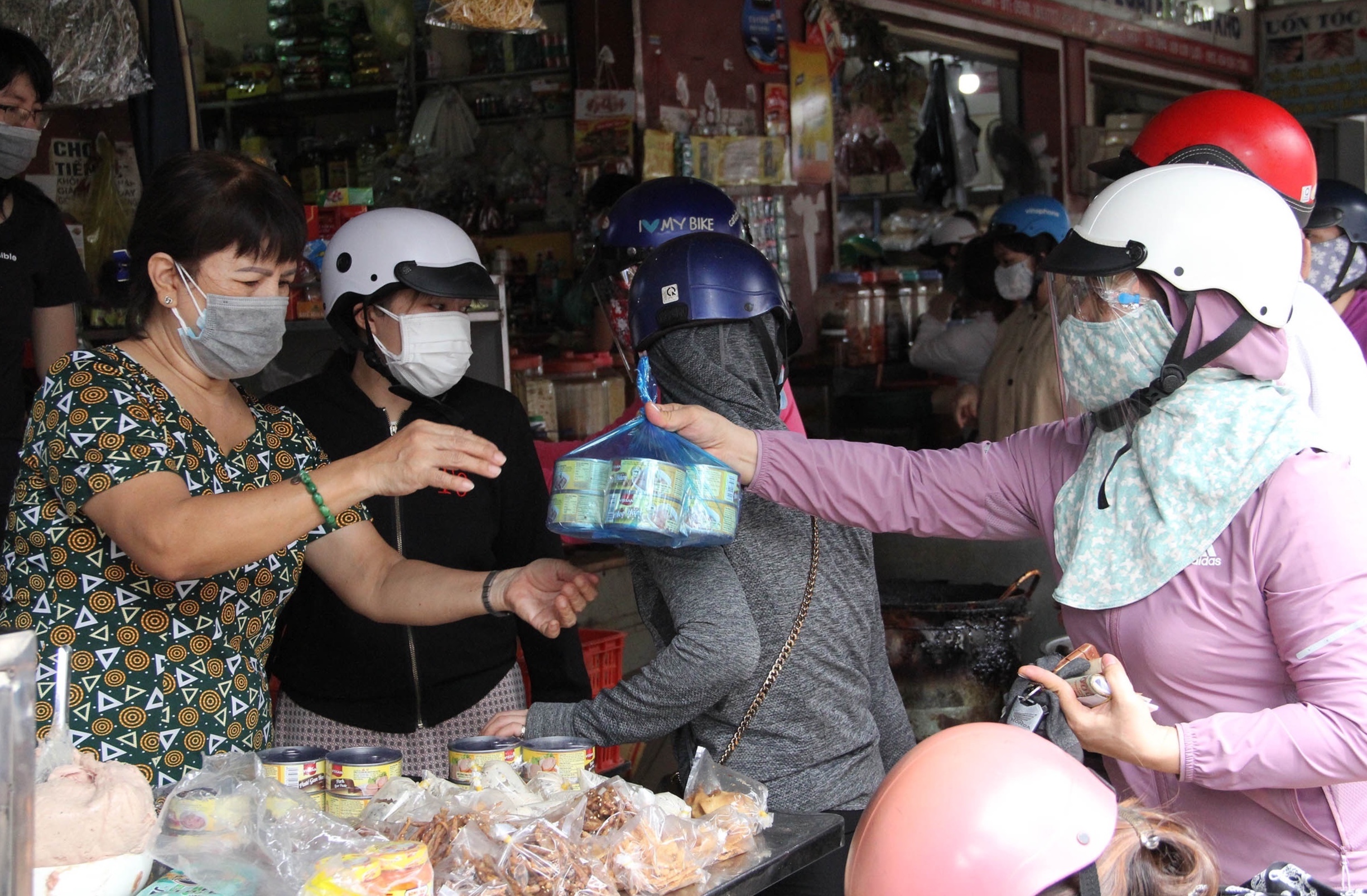 Mua hang tich tru trong mua dich anh 9